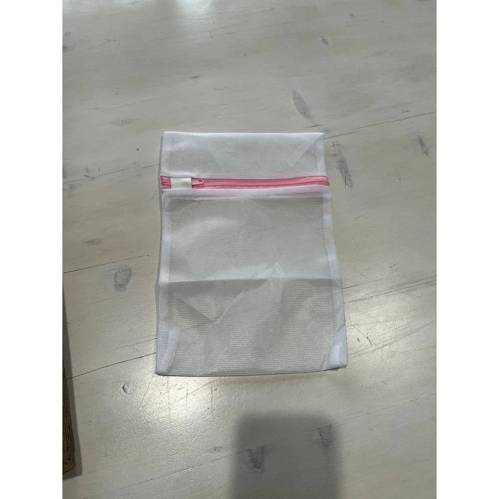 Brand new Breastfeeding‎ Nursing Pads and laundry bag